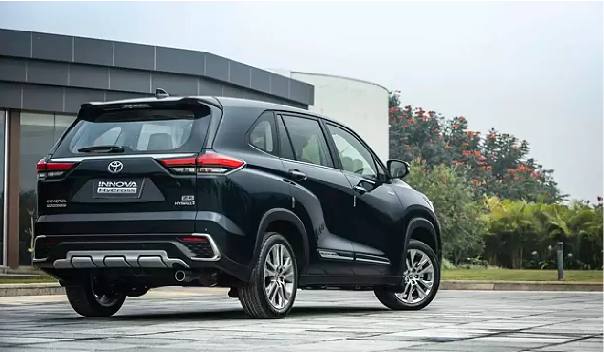 Toyota - Innova Hycross GX - Best Car Rentals - Best Preowned Car - Exclusive Concierge Club.webp